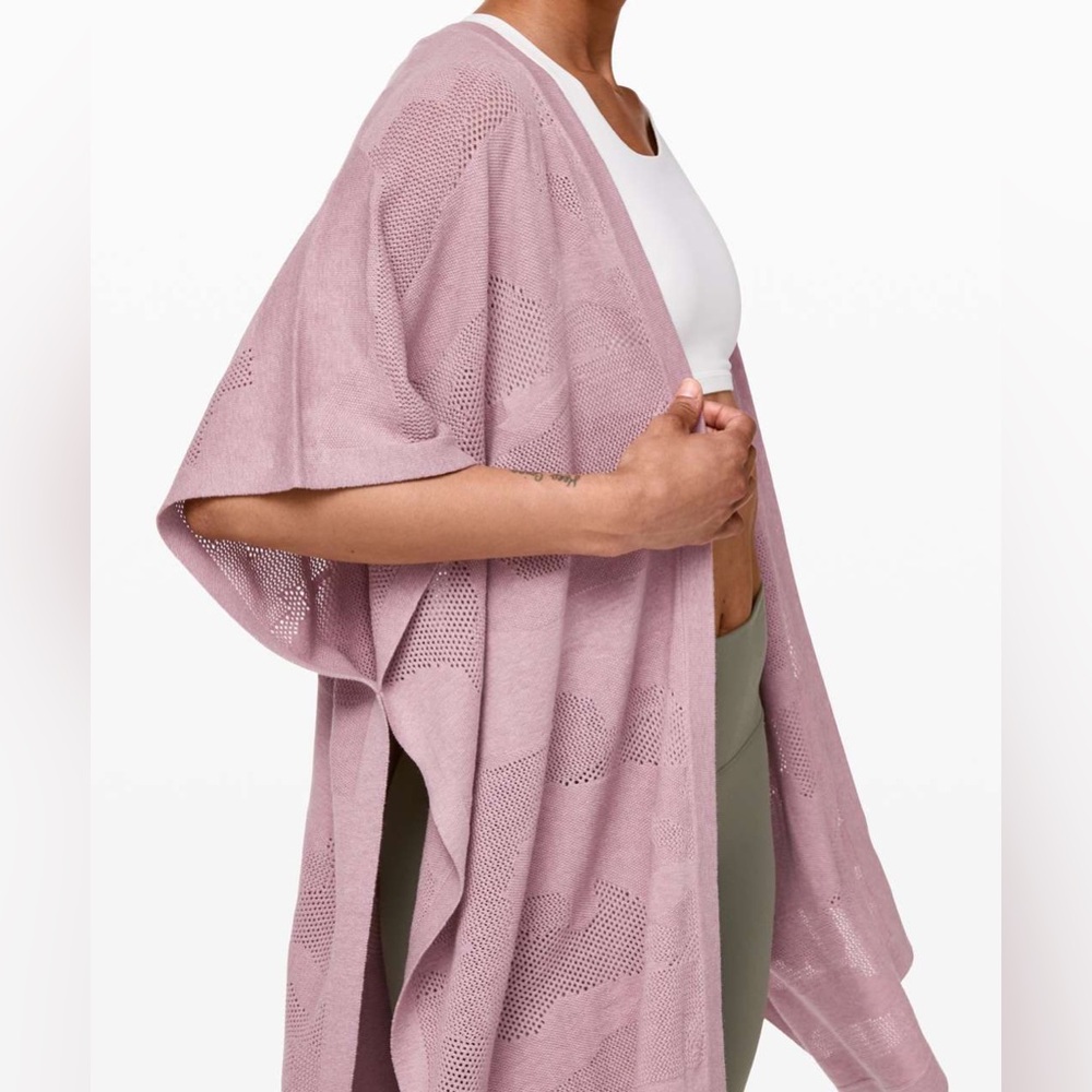 Lululemon Find Your Light Wrap Heathered Vintage Mauve Cape